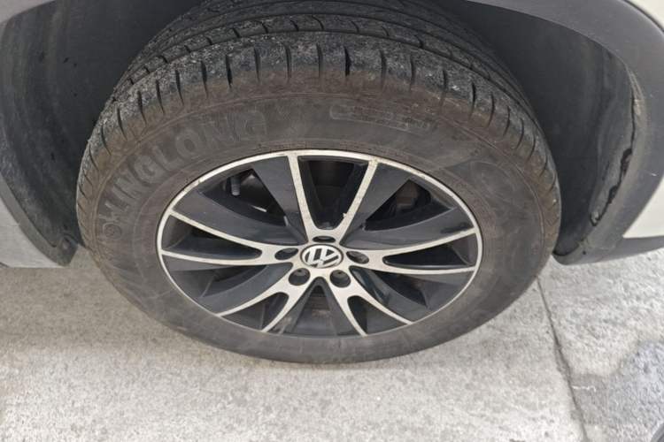 Used Volkswagen Tiguan 2013 2.0 TSI Automatic All-Wheel Drive Luxury Edition Right Front Wheel Hub