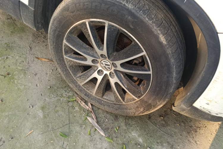 Used Volkswagen Tiguan 2013 2.0 TSI Automatic All-Wheel Drive Luxury Edition Right Front Wheel Hub