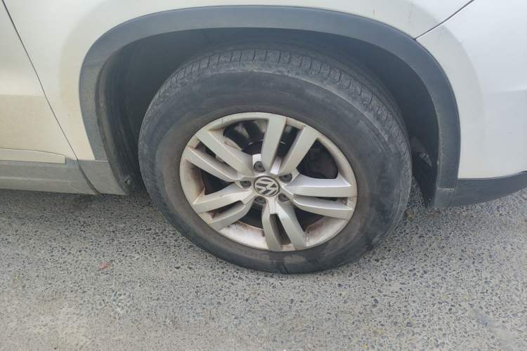 Used Volkswagen Tiguan 2013 1.8TSI Manual Two-Wheel Drive Trend Edition Right Front Wheel Hub