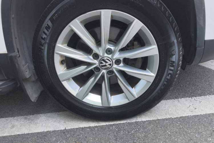 Used Volkswagen Tiguan 2013 1.8TSI Automatic Two-Wheel Drive Trend Edition Right Front Wheel Hub