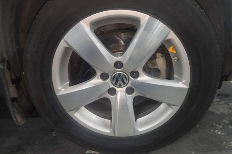 Used Volkswagen Tiguan 2013 1.8 TSI Automatic Two-Wheel Drive Comfort Edition Right Front Wheel Hub
