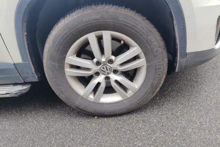 Used Volkswagen Tiguan 2013 1.8TSI Automatic Two-Wheel Drive Trend Edition Right Front Wheel Hub