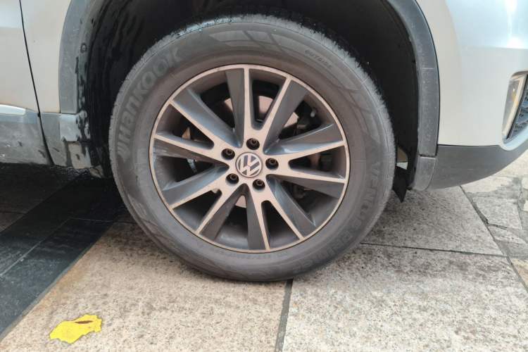 Used Volkswagen Tiguan 2013 1.8TSI Automatic Two-Wheel Drive Luxury Model Right Front Wheel Hub
