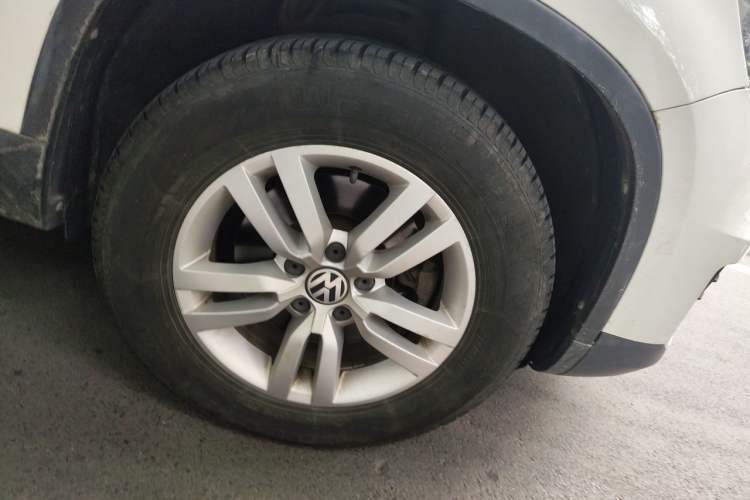 Used Volkswagen Tiguan 2013 1.8TSI Manual Two-Wheel Drive Trend Edition Right Front Wheel Hub