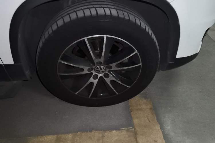 Used Volkswagen Tiguan 2013 1.8TSI Automatic Two-Wheel Drive Luxury Model Right Front Wheel Hub