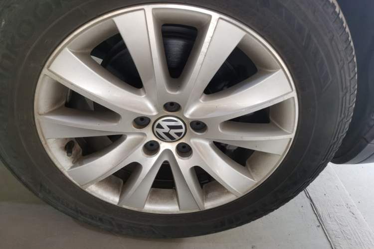 Used Volkswagen Tiguan 2013 1.8 TSI Automatic All-Wheel Drive Luxury Model Right Front Wheel Hub