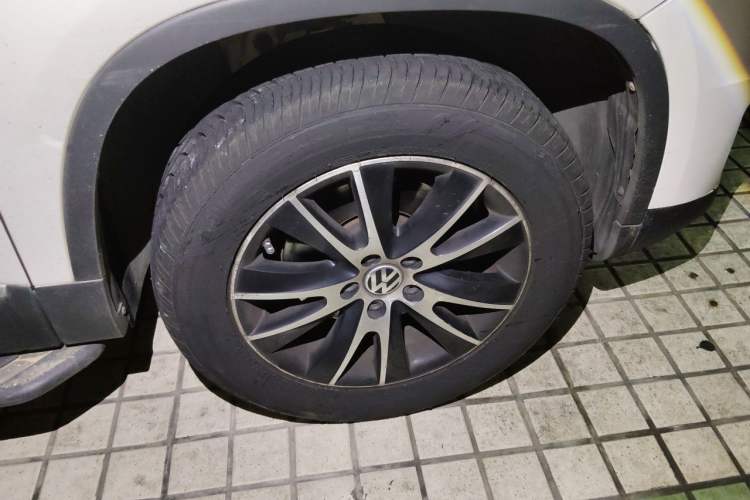 Used Volkswagen Tiguan 2013 1.8TSI Automatic Two-Wheel Drive Luxury Model Right Front Wheel Hub