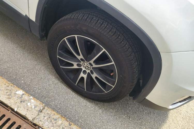 Used Volkswagen Tiguan 2013 1.8TSI Automatic Two-Wheel Drive Luxury Model Right Front Wheel Hub
