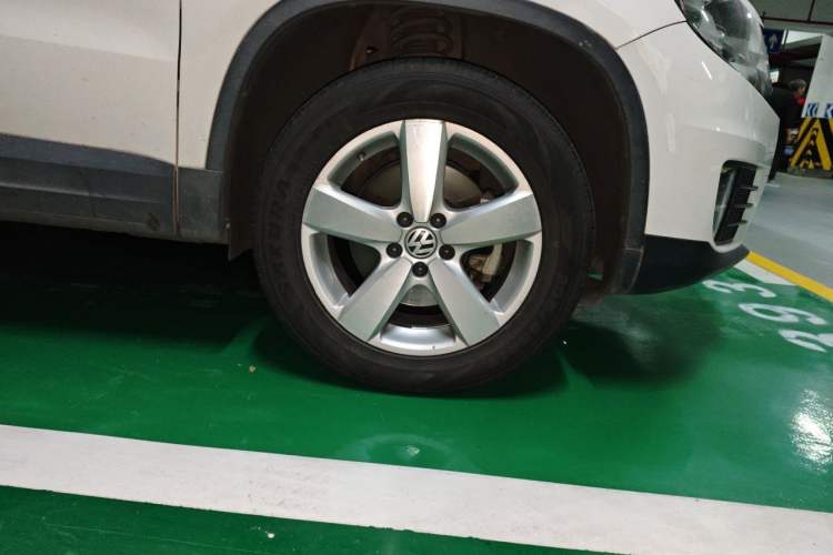 Used Volkswagen Tiguan 2013 1.8 TSI Automatic Two-Wheel Drive Comfort Edition Right Front Wheel Hub