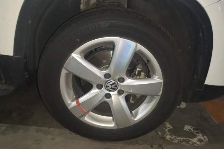 Used Volkswagen Tiguan 2013 1.8TSI Automatic All-Wheel-Drive Comfort Edition Right Front Wheel Hub
