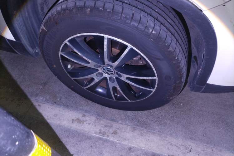 Used Volkswagen Tiguan 2013 1.8TSI Automatic Two-Wheel Drive Luxury Model Right Front Wheel Hub