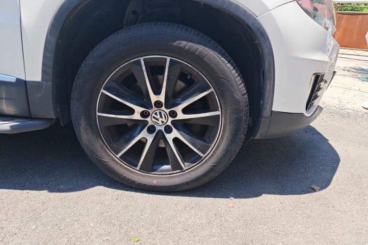 Used Volkswagen Tiguan 2013 1.8TSI Automatic Two-Wheel Drive Luxury Model Right Front Wheel Hub
