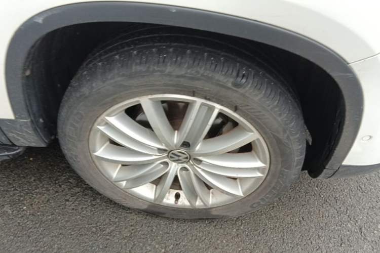 Used Volkswagen Tiguan 2013 2.0 TSI Automatic All-Wheel-Drive Flagship Edition Right Front Wheel Hub