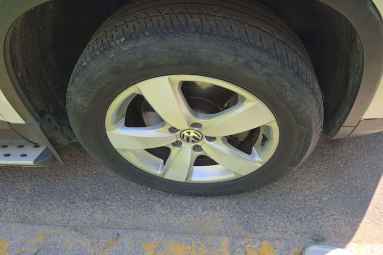 Used Volkswagen Tiguan 2013 1.8 TSI Automatic Two-Wheel Drive Comfort Edition Right Front Wheel Hub
