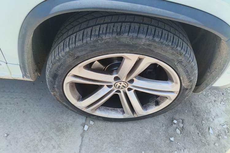 Used Volkswagen Tiguan  Right Front Wheel Hub