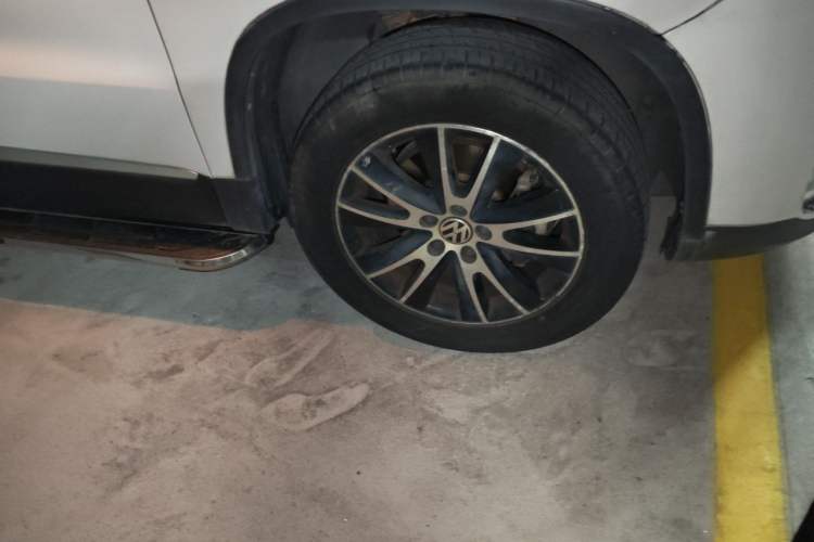 Used Volkswagen Tiguan 2013 1.8TSI Automatic Two-Wheel Drive Luxury Model Right Front Wheel Hub