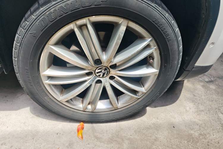 Used Volkswagen Tiguan 2013 2.0 TSI Automatic All-Wheel-Drive Flagship Edition Right Front Wheel Hub