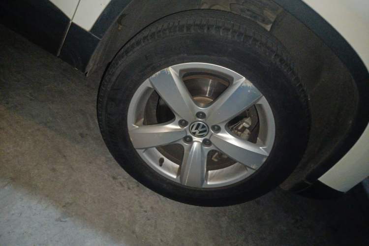 Used Volkswagen Tiguan 2013 1.8 TSI Automatic Two-Wheel Drive Comfort Edition Right Front Wheel Hub