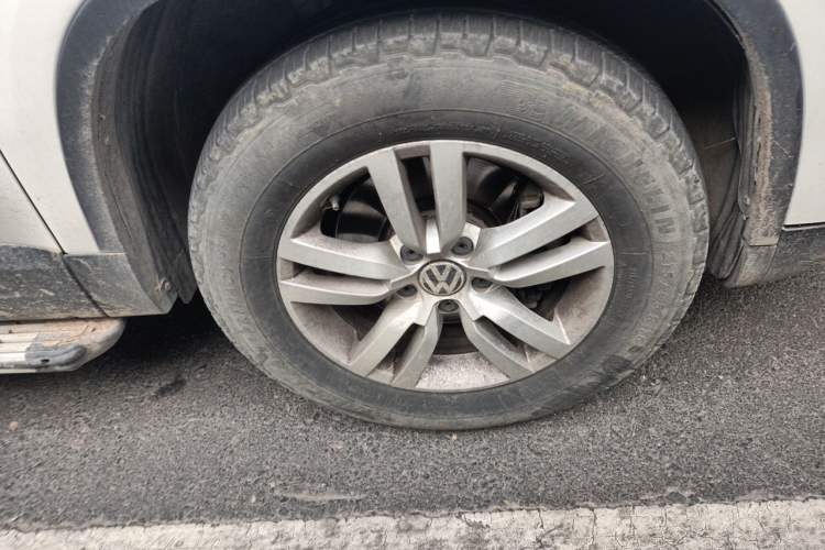 Used Volkswagen Tiguan 2013 1.8TSI Automatic Two-Wheel Drive Trend Edition Right Front Wheel Hub
