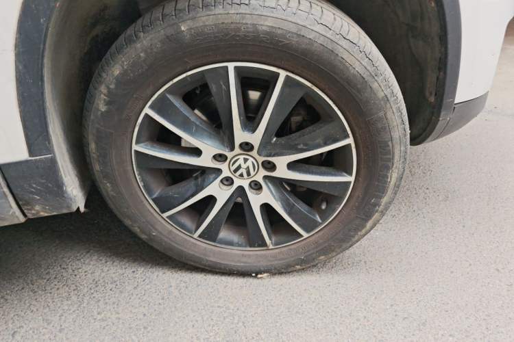 Used Volkswagen Tiguan 2013 1.8TSI Automatic Two-Wheel Drive Luxury Model Right Front Wheel Hub