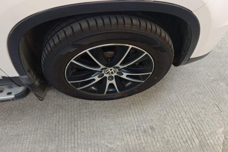 Used Volkswagen Tiguan 2013 1.8TSI Automatic Two-Wheel Drive Luxury Model Right Front Wheel Hub