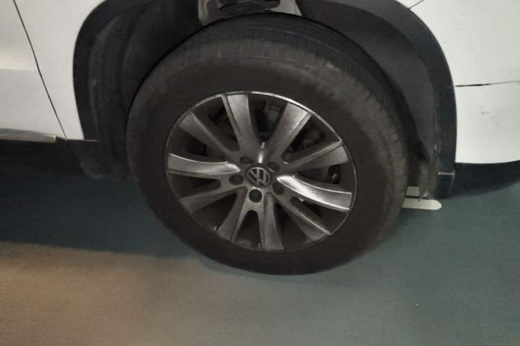 Used Volkswagen Tiguan 2013 1.8TSI Automatic Two-Wheel Drive Luxury Model Right Front Wheel Hub