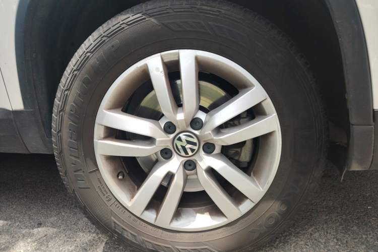 Used Volkswagen Tiguan 2013 1.8TSI Automatic Two-Wheel Drive Trend Edition Right Front Wheel Hub