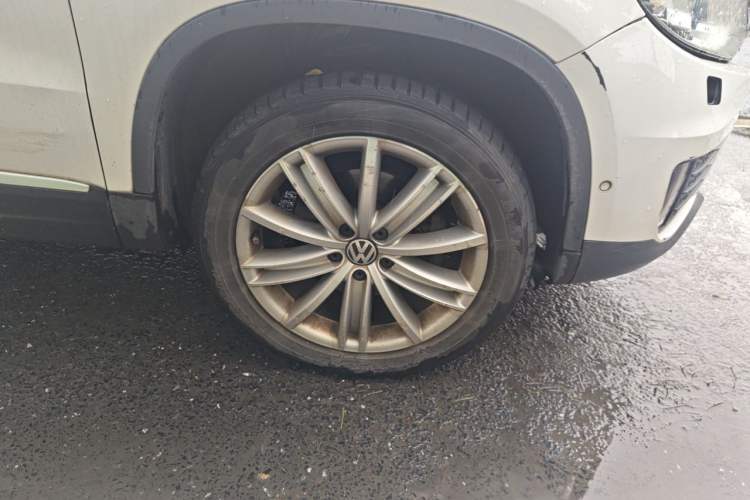 Used Volkswagen Tiguan 2013 2.0 TSI Automatic All-Wheel-Drive Flagship Edition Right Front Wheel Hub