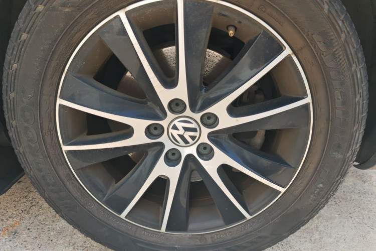 Used Volkswagen Tiguan 2013 1.8 TSI Automatic All-Wheel Drive Luxury Model Right Front Wheel Hub