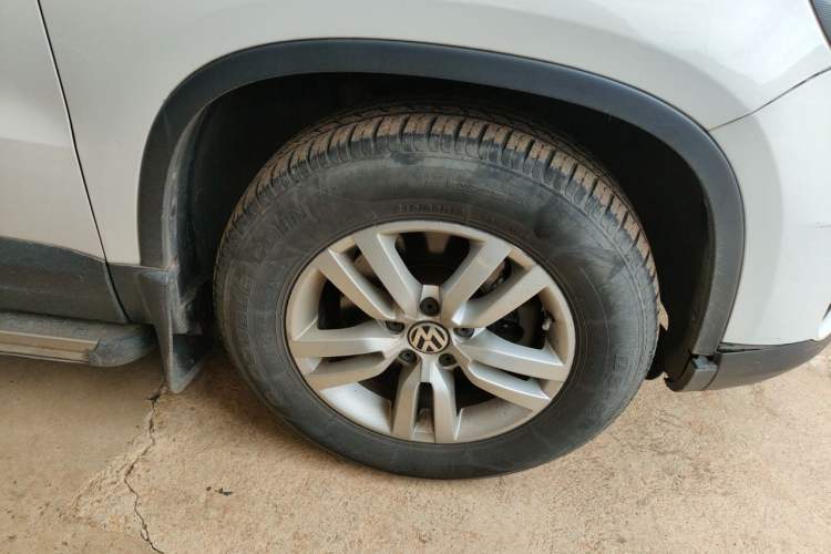 Used Volkswagen Tiguan 2013 1.8TSI Automatic Two-Wheel Drive Trend Edition Right Front Wheel Hub