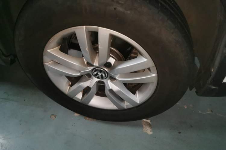 Used Volkswagen Tiguan 2013 1.8TSI Automatic Two-Wheel Drive Trend Edition Right Front Wheel Hub