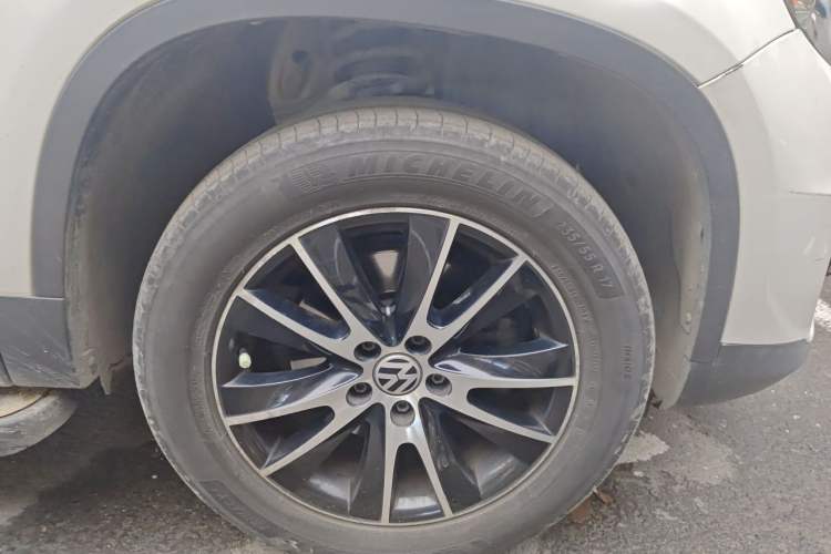 Used Volkswagen Tiguan 2013 1.8TSI Automatic Two-Wheel Drive Luxury Model Right Front Wheel Hub
