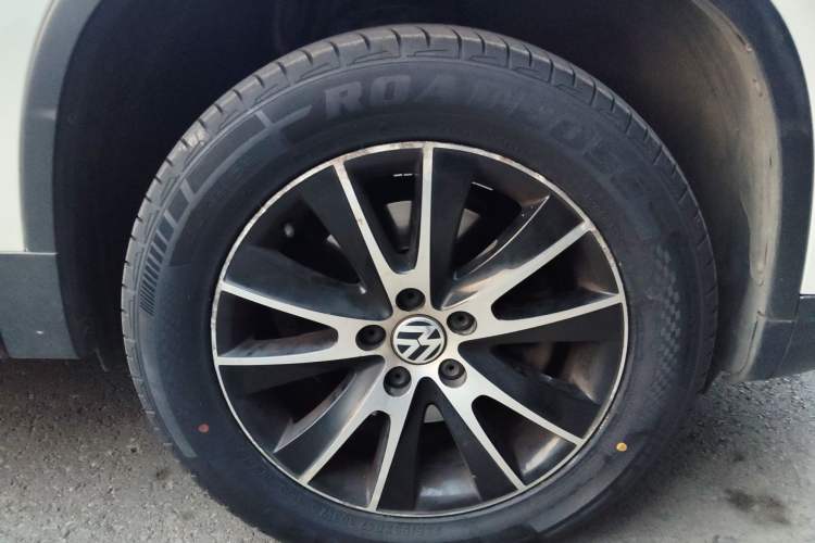 Used Volkswagen Tiguan 2013 1.8TSI Automatic Two-Wheel Drive Luxury Model Right Front Wheel Hub