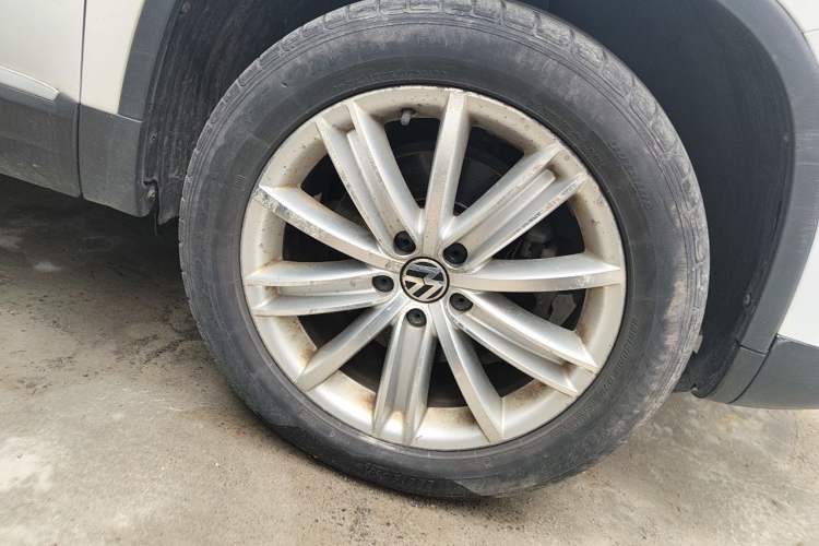 Used Volkswagen Tiguan 2013 2.0 TSI Automatic All-Wheel-Drive Flagship Edition Right Front Wheel Hub