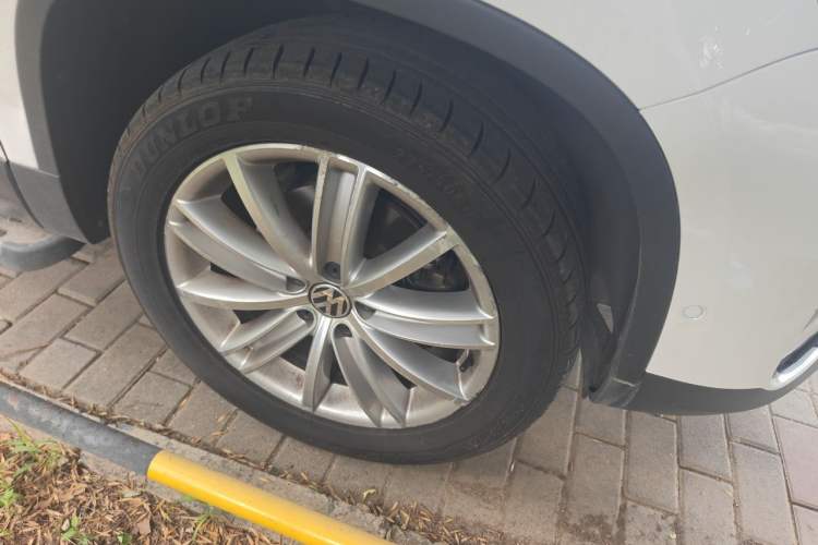 Used Volkswagen Tiguan 2013 2.0 TSI Automatic All-Wheel-Drive Flagship Edition Right Front Wheel Hub