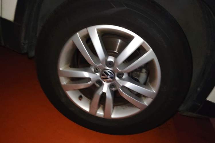 Used Volkswagen Tiguan 2013 1.8TSI Automatic Two-Wheel Drive Trend Edition Right Front Wheel Hub
