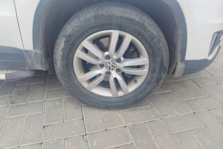 Used Volkswagen Tiguan 2013 1.8TSI Manual Two-Wheel Drive Trend Edition Right Front Wheel Hub