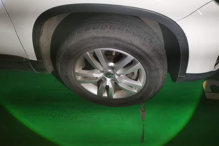 Used Volkswagen Tiguan 2013 1.8TSI Automatic Two-Wheel Drive Trend Edition Right Front Wheel Hub