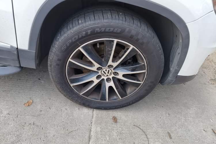 Used Volkswagen Tiguan 2013 1.8 TSI Automatic All-Wheel Drive Luxury Model Right Front Wheel Hub