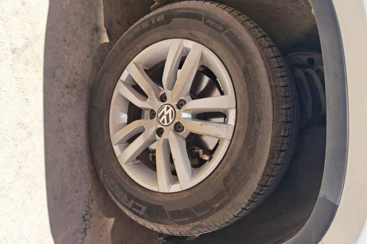 Used Volkswagen Tiguan 2013 1.8TSI Automatic Two-Wheel Drive Trend Edition Right Front Wheel Hub