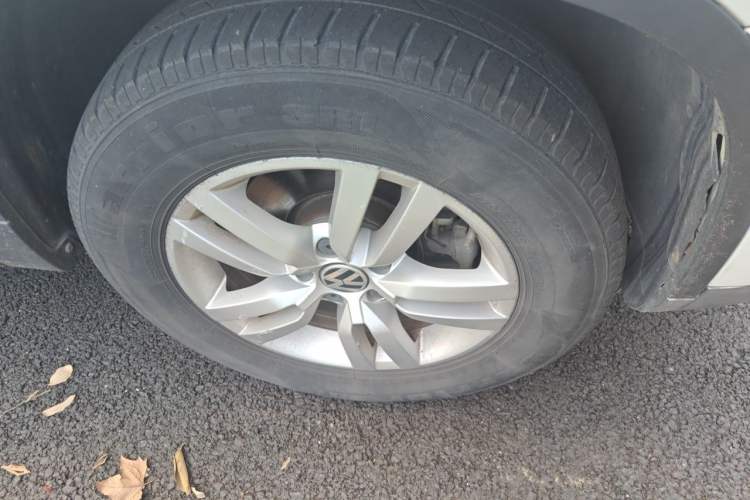 Used Volkswagen Tiguan 2013 1.8TSI Manual Two-Wheel Drive Trend Edition Right Front Wheel Hub