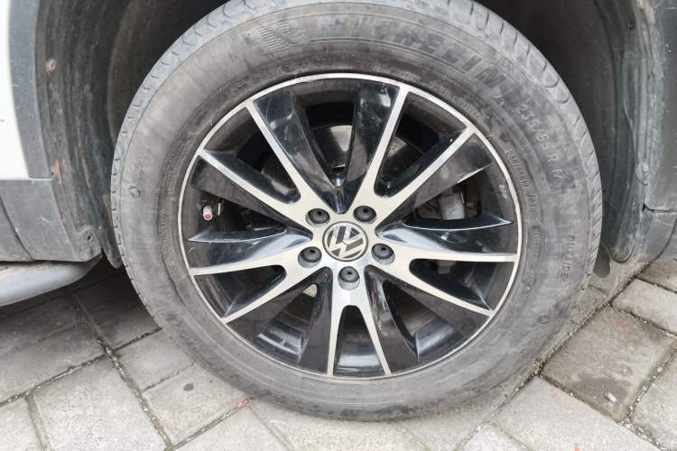 Used Volkswagen Tiguan 2013 1.8TSI Automatic Two-Wheel Drive Luxury Model Right Front Wheel Hub