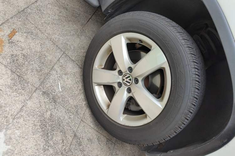 Used Volkswagen Tiguan 2013 1.8 TSI Automatic Two-Wheel Drive Comfort Edition Right Front Wheel Hub
