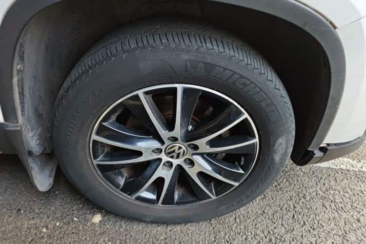 Used Volkswagen Tiguan 2013 1.8TSI Automatic Two-Wheel Drive Luxury Model Right Front Wheel Hub