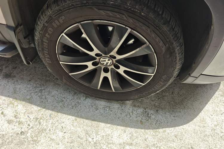 Used Volkswagen Tiguan 2013 1.8TSI Automatic Two-Wheel Drive Luxury Model Right Front Wheel Hub