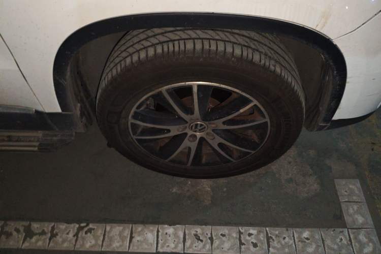 Used Volkswagen Tiguan 2013 1.8TSI Automatic Two-Wheel Drive Luxury Model Right Front Wheel Hub