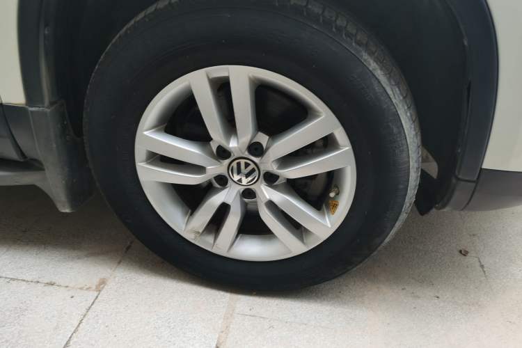 Used Volkswagen Tiguan 2013 1.8TSI Automatic Two-Wheel Drive Trend Edition Right Front Wheel Hub