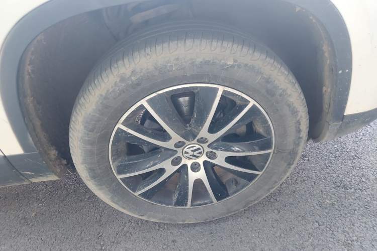 Used Volkswagen Tiguan 2013 1.8TSI Automatic Two-Wheel Drive Luxury Model Right Front Wheel Hub