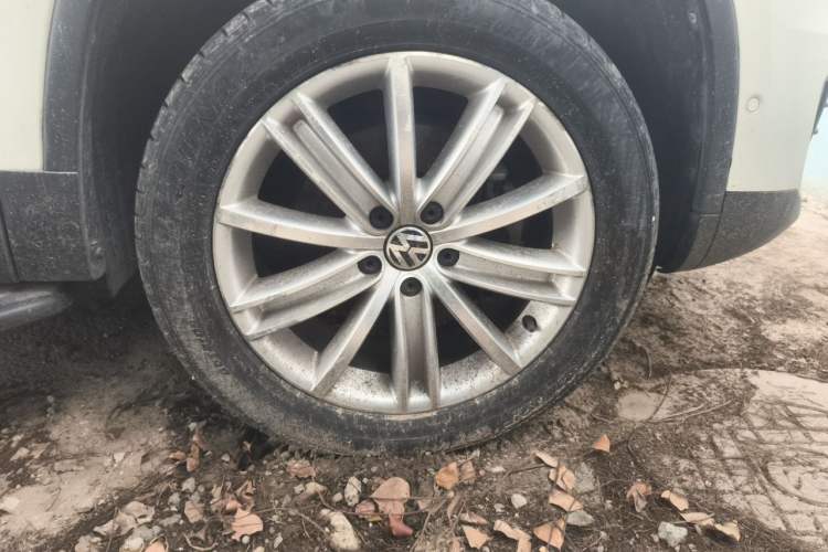 Used Volkswagen Tiguan 2013 2.0 TSI Automatic All-Wheel-Drive Flagship Edition Right Front Wheel Hub