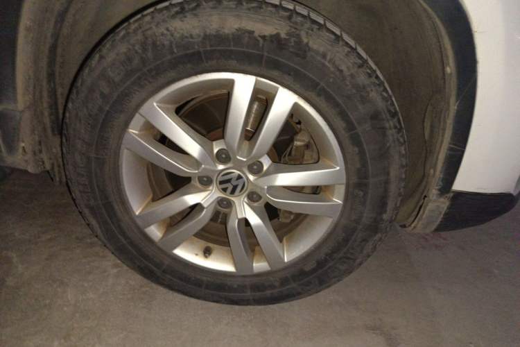 Used Volkswagen Tiguan 2013 1.8TSI Manual Two-Wheel Drive Trend Edition Right Front Wheel Hub